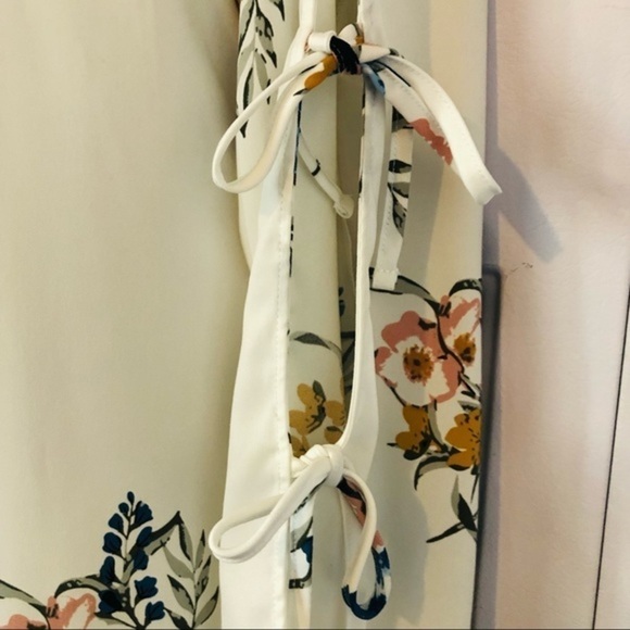 Lily Morgan open bell sleeves with ties. - Picture 3 of 10